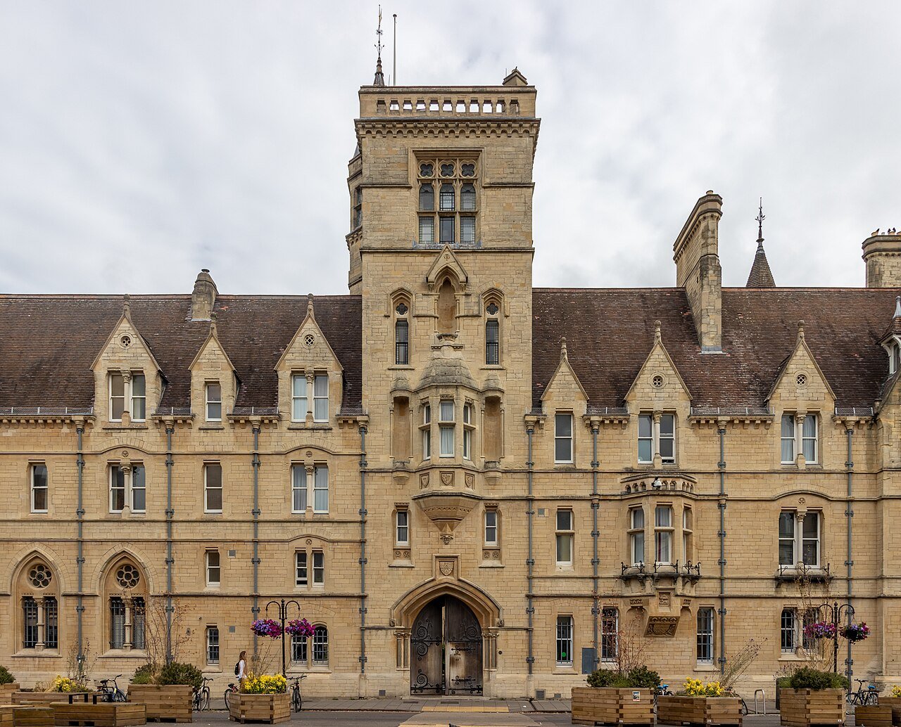 UK university college building for a 1 year masters in UK for Indian students 2027